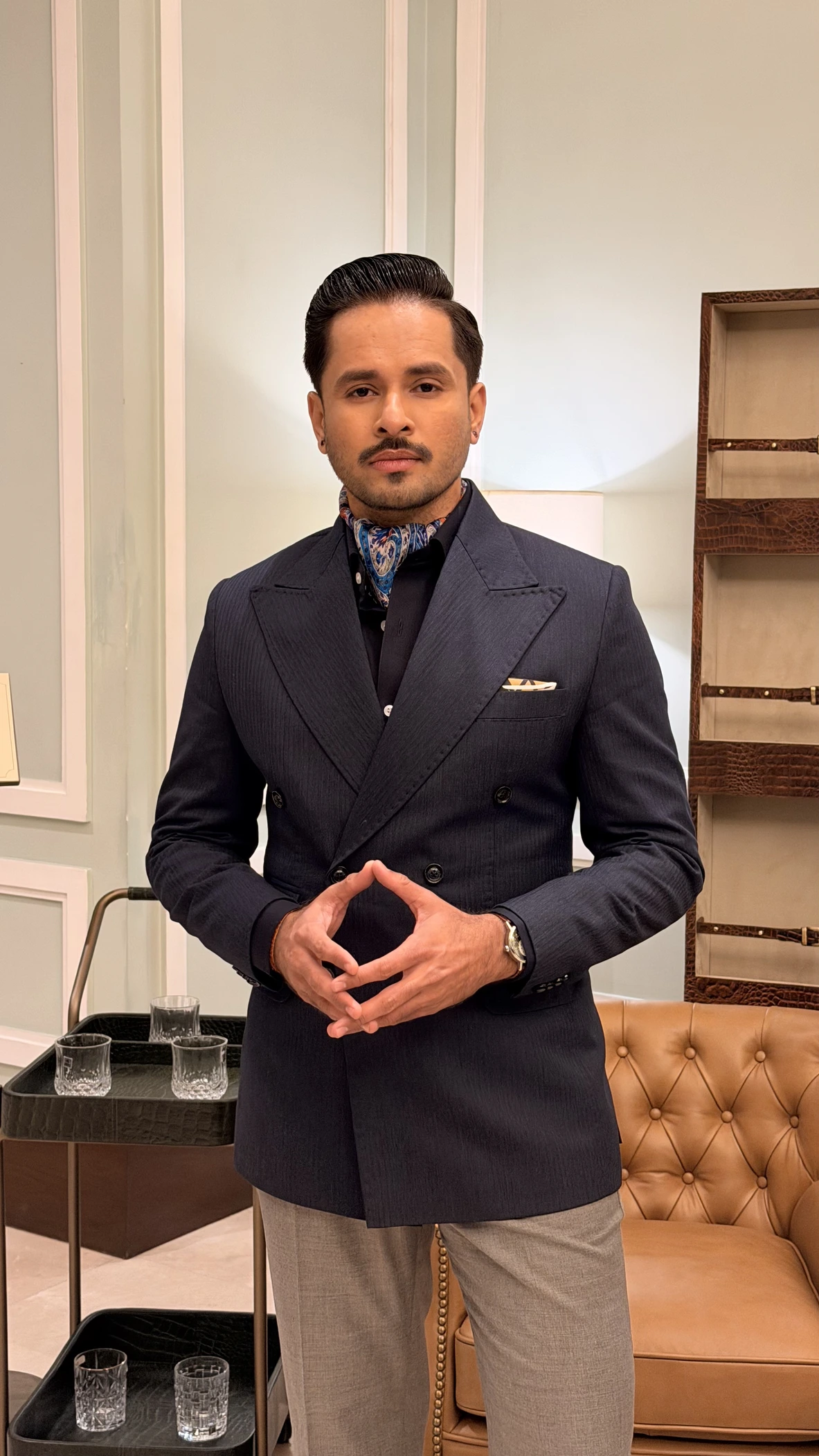 double breasted blazer with broad lapels View 1